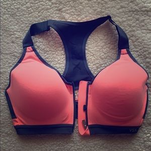 34D Victoria’s Secret sports bra